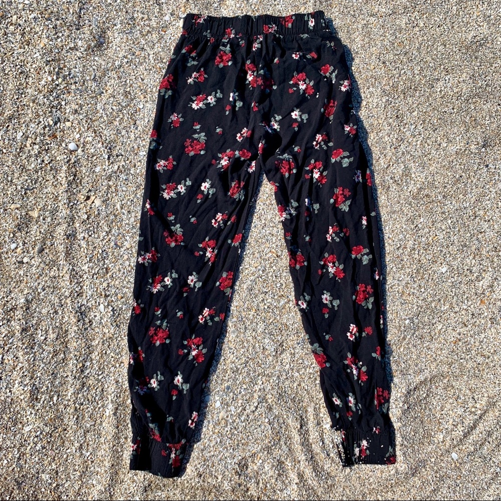 🐚 Floral Print Hollister Jogger Pants 🐚